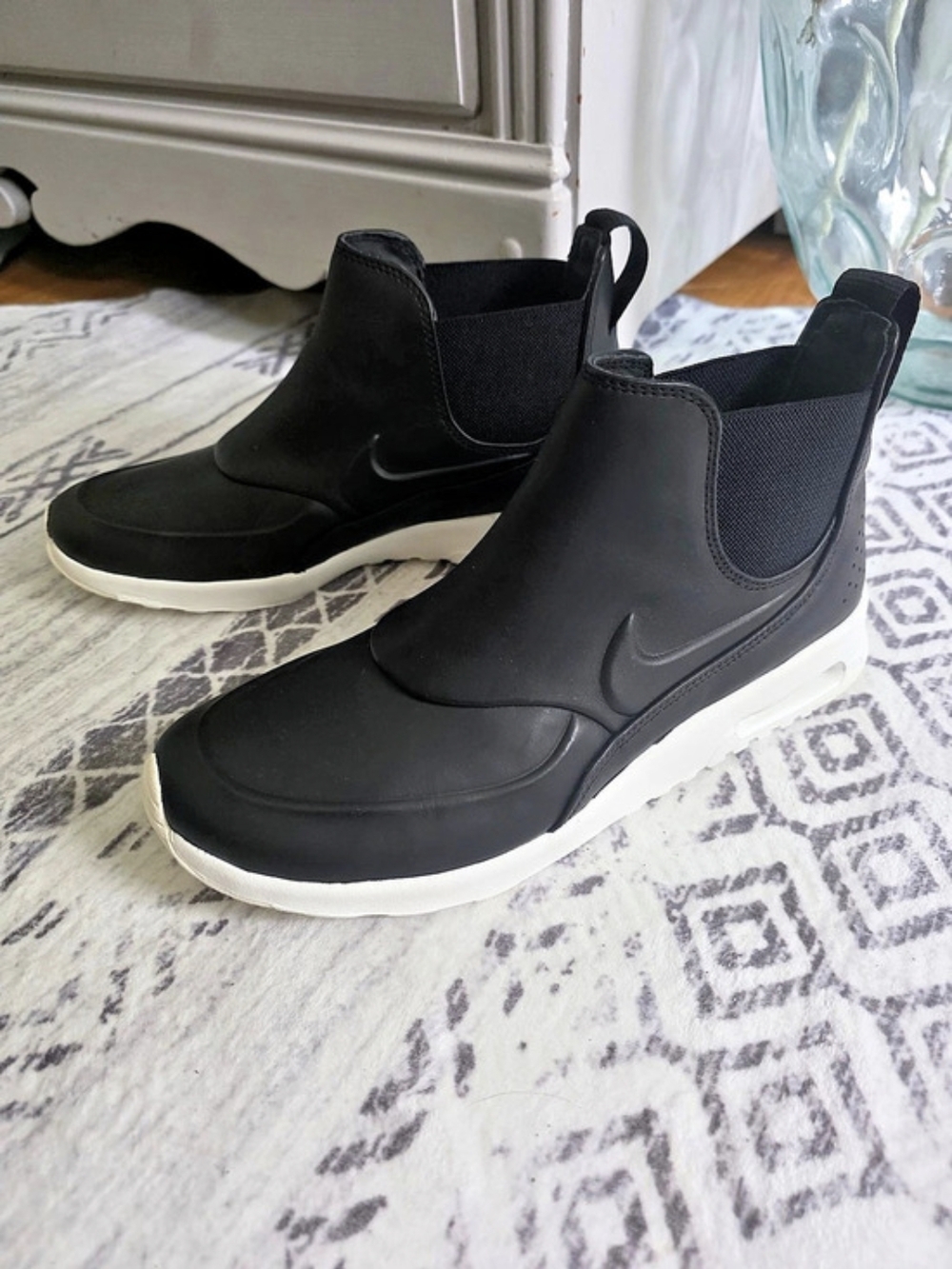 Nike Slip On Black & White Sneakers